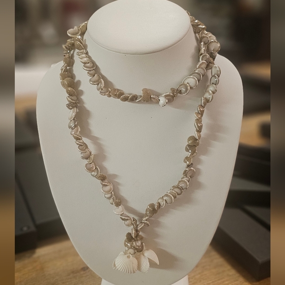 Vintage Shell Tassel Necklace. - Picture 3 of 4